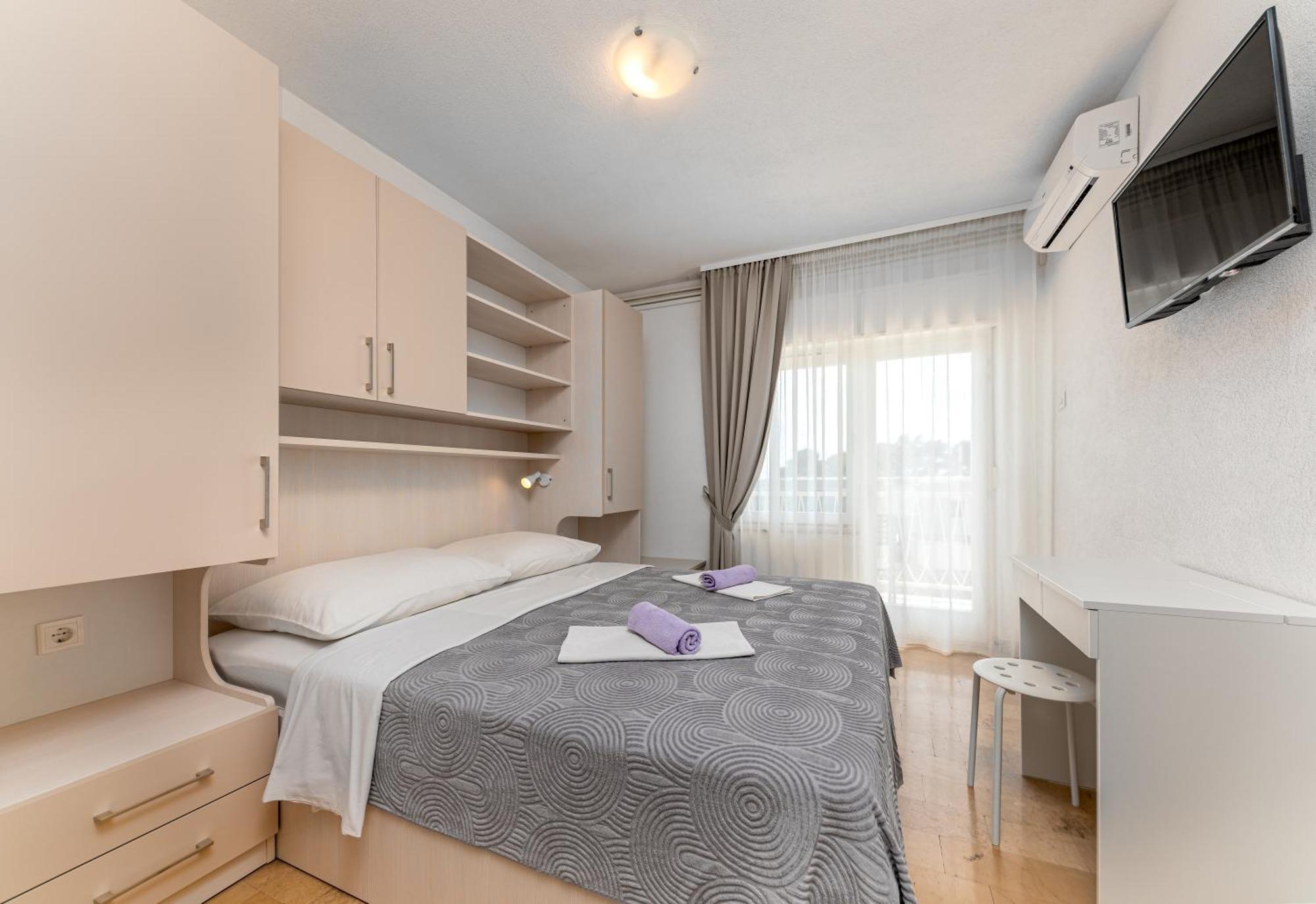Bed And Breakfast Ivona Baška Voda Rom bilde