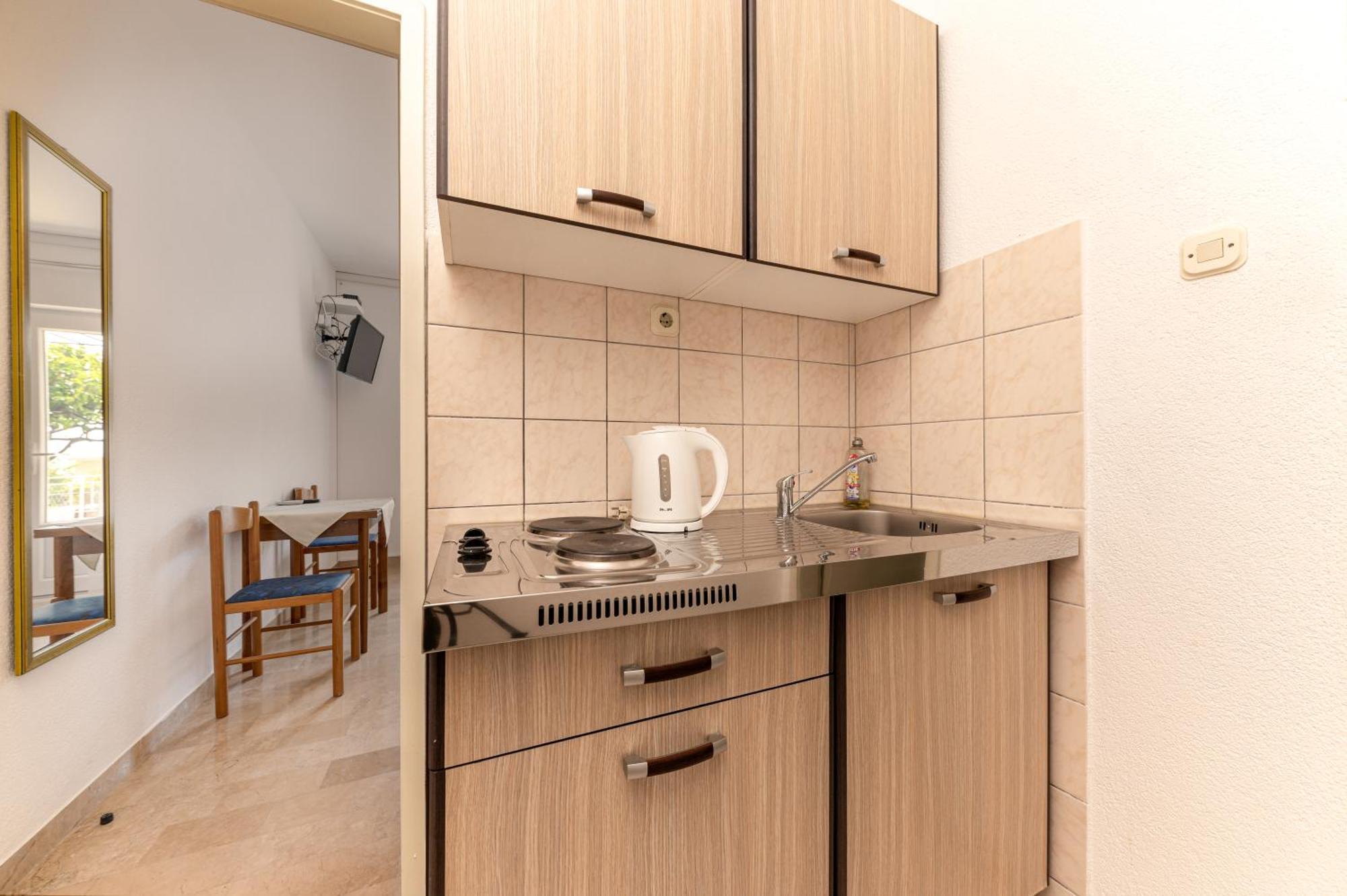 Bed And Breakfast Ivona Baška Voda Rom bilde